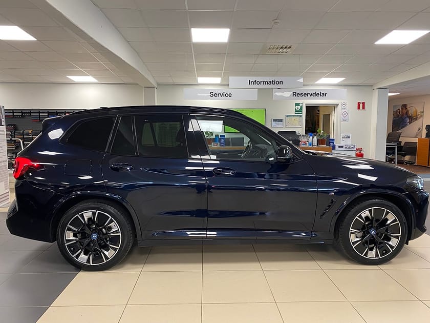 Bild 2 av BMW iX3 M-sport 4,95% ränta Adaptiv Farthållare HUD H/K Keyless