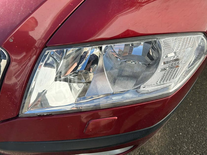 Bild 4 av Škoda Octavia Skoda 2.0 TDI DPF 140 hk DSG REPARATIONS OBJEKT SKUREN MOTOR