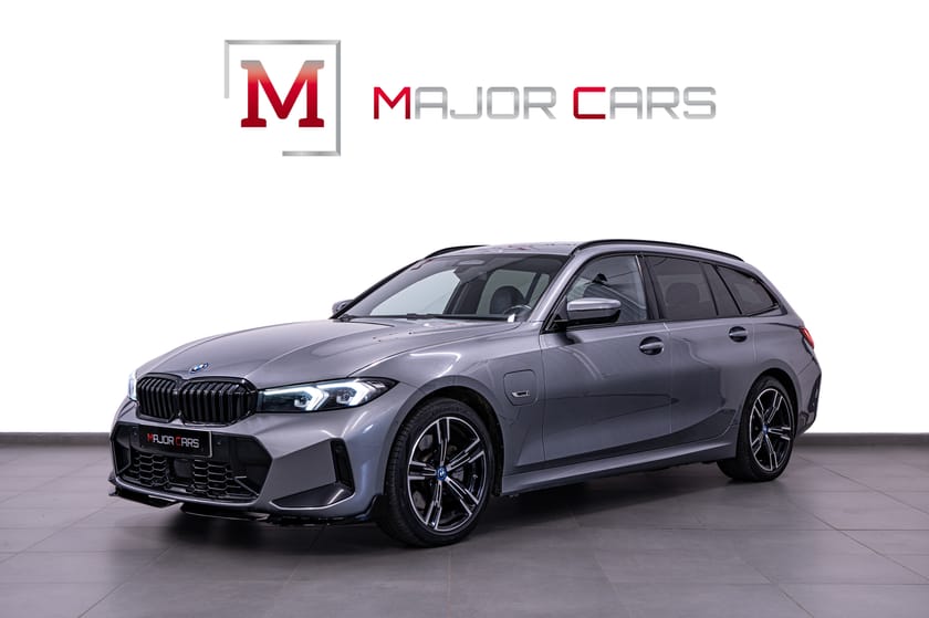 Bild 1 av BMW 330e xDrive Touring M Sport MOMS H/K DAP Wide Skyscraper Grey 292hk