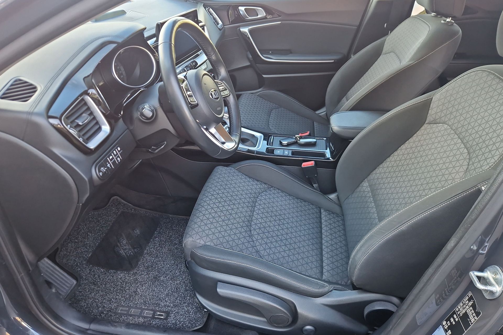 Kia Ceed Advance 2021, photo 4/14