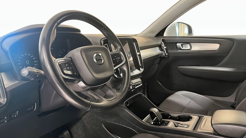 Bild 4 av Volvo XC40 B4 AWD 197hk Momentum Advance Dragkrok Värmare B-kam