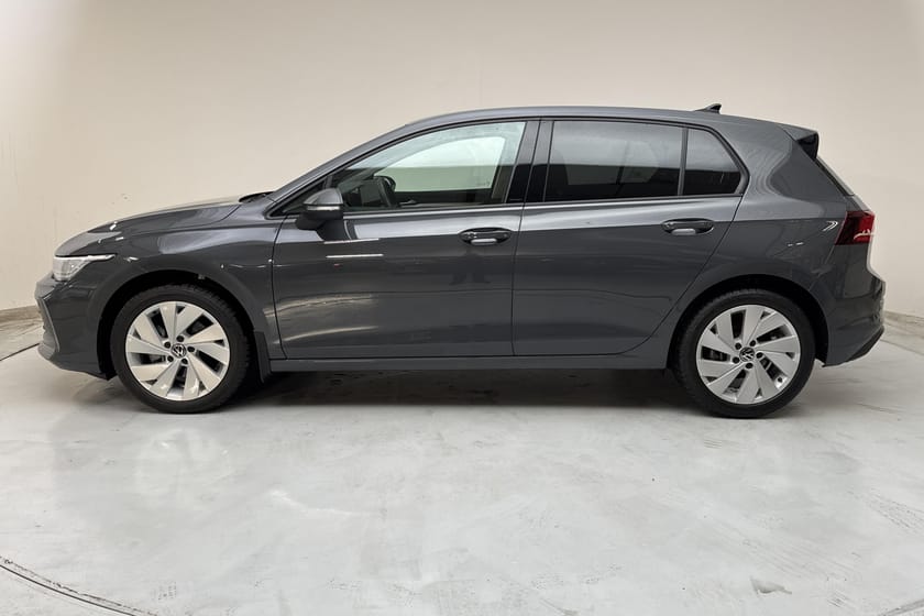 Bild 2 av Volkswagen Golf VIII 1.5 eTSI Sportscombi (150hk) Life