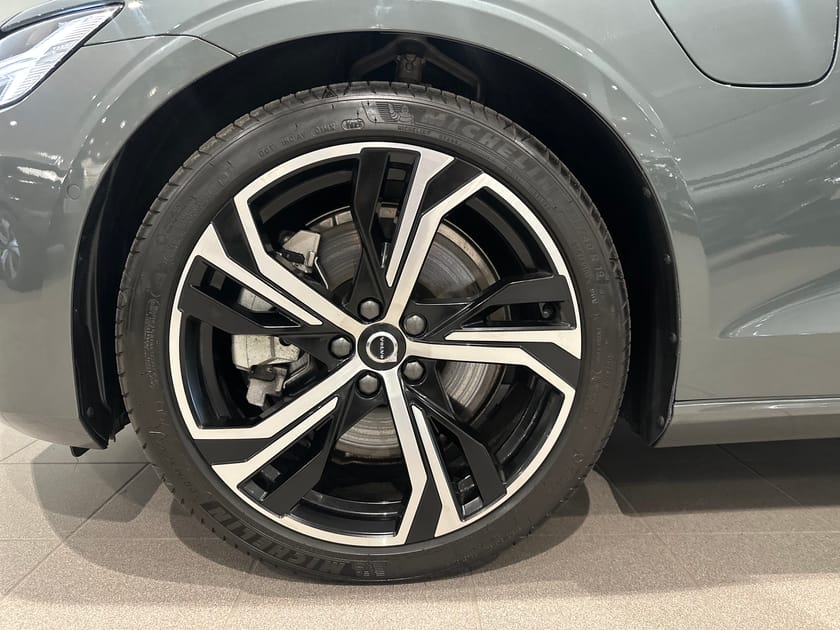 Bild 5 av Volvo V60 T6 Plus Dark Nordic Edition/ HarmanKardon PremiumSound/ 360 Kamera/ Navigation