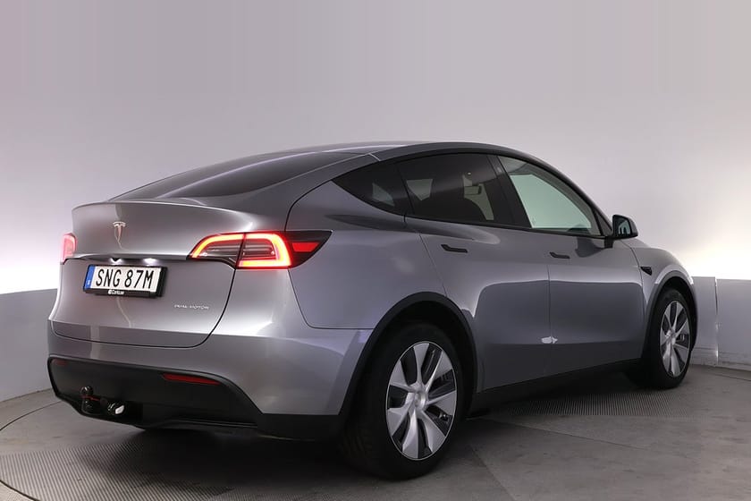 Bild 5 av Tesla Model Y Long Range AWD Autopilot Pano Drag