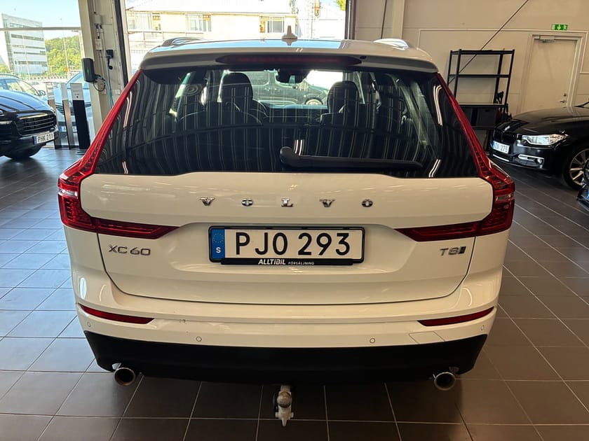 Bild 4 av Volvo XC60 T8 Twin Engine AWD Geartronic Momentum Pano/Drag/Värmar