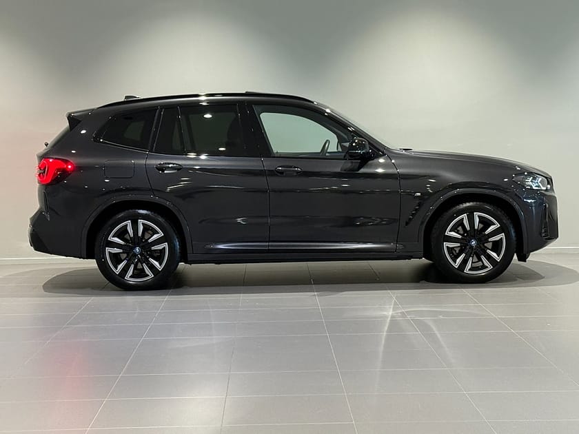 Bild 3 av BMW iX3 Charged M Sport Drag P/D-Assist Panorama Elstol m minne