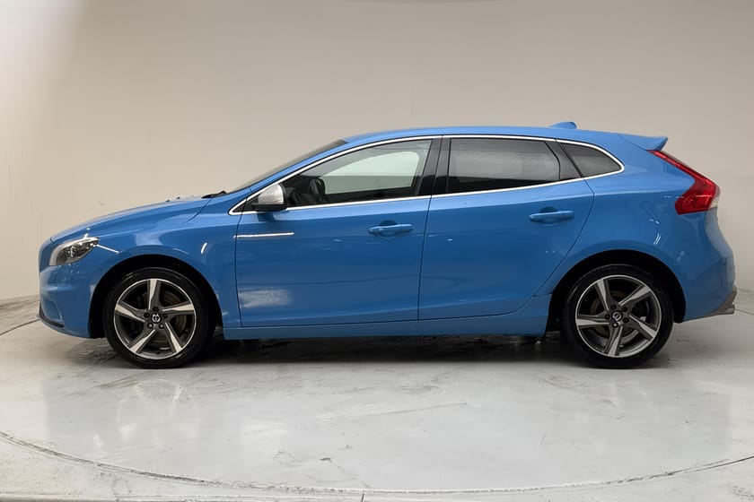 Bild 2 av Volvo V40 D4 (190hk) R-Design GPS Drag