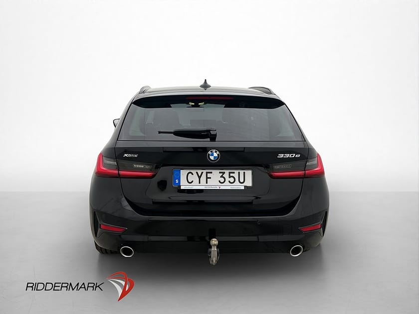 Bild 5 av BMW 330e xDrive Touring 330 292hk Cockpit Navi Drag Halvskinn Carplay