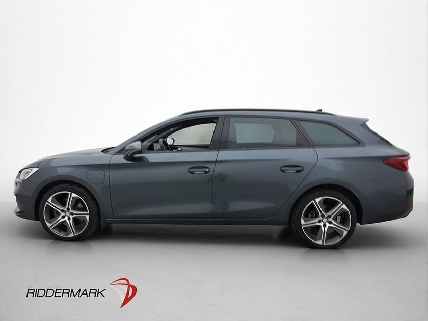Bild 5 av SEAT León Sportstourer e-Hybrid FR Cockpit Kamera Dragkrok