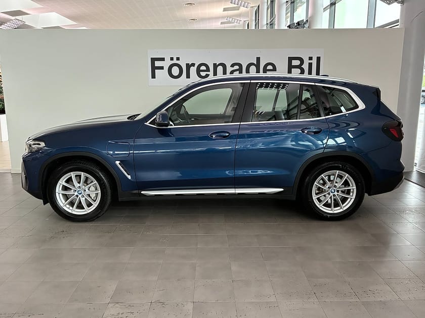 Bild 3 av BMW X3 xDrive30e Nav Drag HiFi Backkamera Sportstol