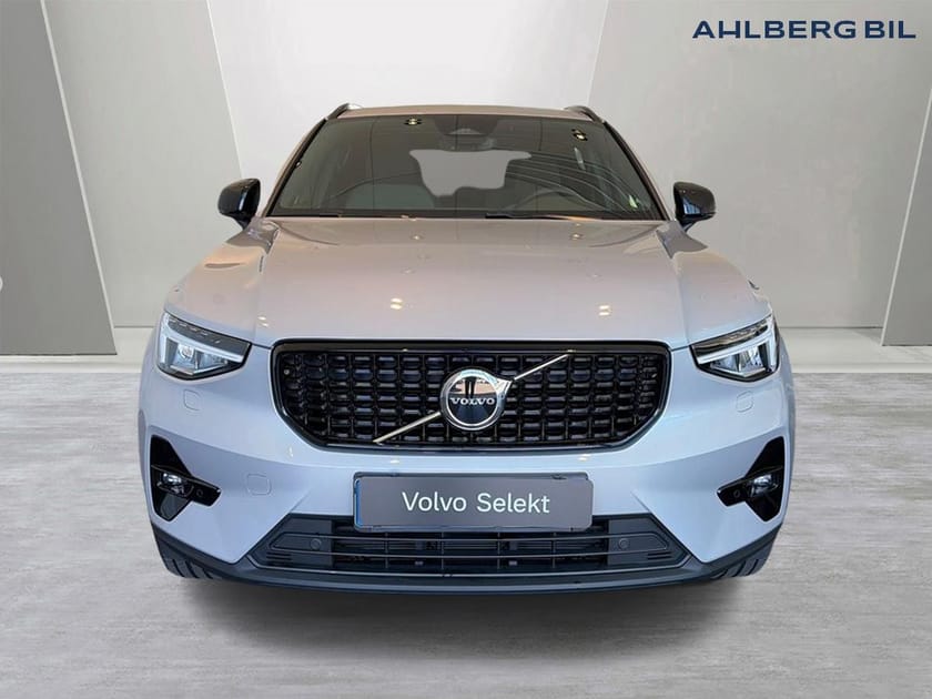 Bild 5 av Volvo XC40 B3 FWD Bensin Plus Dark. Backkamera, Drag, Navi, Adaptiv farthållare,  Programmerbar bränslevärm,  Rattvärme