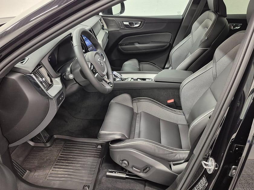 Bild 2 av Volvo XC60 T6 Recharge Plus Dark plug in AWD 350HK 4x4 Panorama Lä