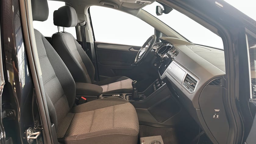 Bild 3 av Volkswagen Touran 7-seater Base 1.6 TDI 7 Sits Drag Värmare
