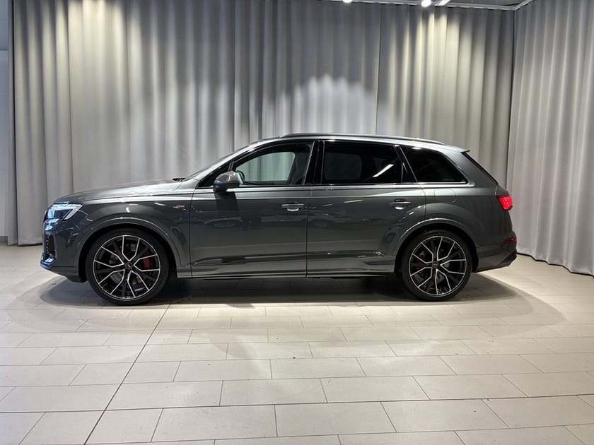 Bild 3 av Audi Q7 60 TFSI e quattro TFSI-e 490 hk V6 ladd-hybrid *Black Carbon Edition