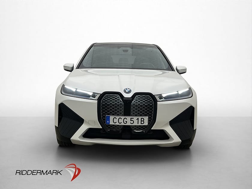 Bild 2 av BMW iX xDrive50 Sport Sky H/K HUD Luftfjä Laser Drag MOMS
