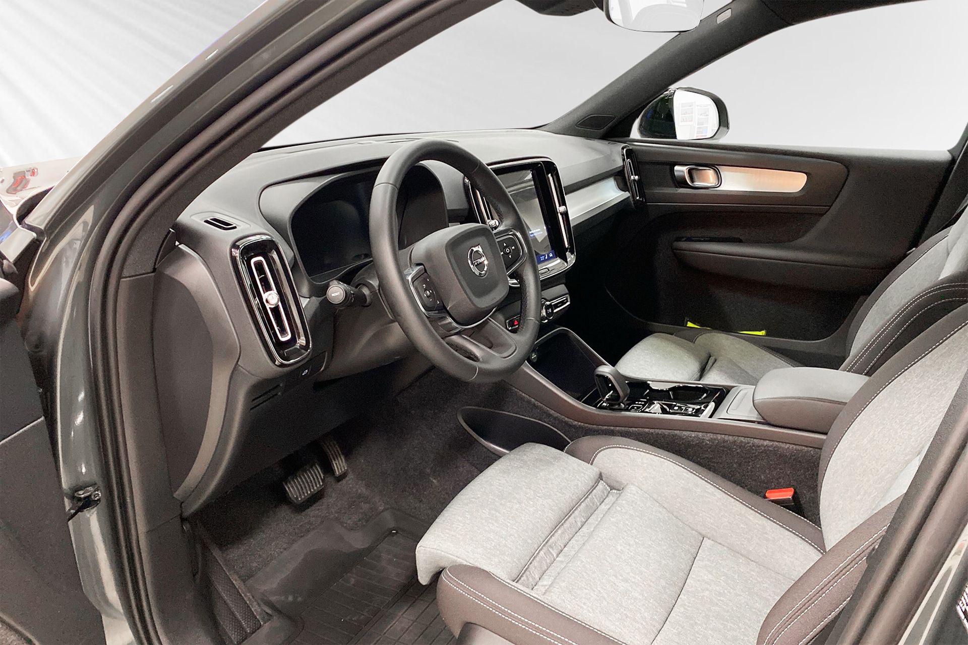 Volvo XC40 B4 FWD Bensin Plus Dark 2026, bild 7/10