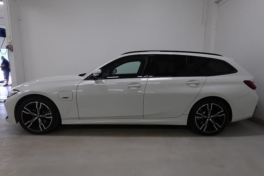 Bild 3 av BMW 330e xDrive Touring Steptronic M Sport Drag P-Värme Navi