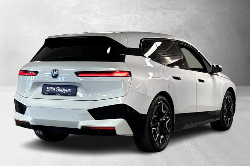 Bilde 3 av BMW iX xDrive40 Fully Charged, H/K, Laser, MultiF. ComfAcc
