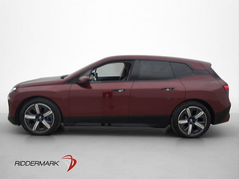 Bild 5 av BMW iX xDrive50 Sport MOMS Skinn 360° Luft H/K CarPlay Drag