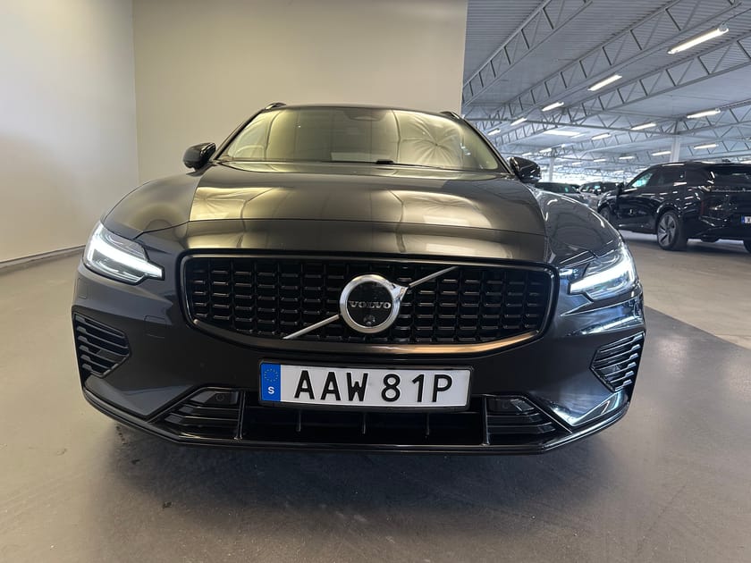 Bild 2 av Volvo V60 Recharge T8 Ultimate Dark / Dragkrok  / 360 Kamera / Panoramatak /