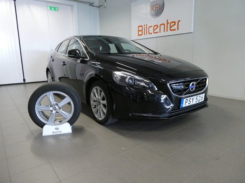 Bild 1 av Volvo V40 D3 Momentum Drag-BLIS-Värm-Adaptiv-Navi*KAMREMSBYTT*SoV
