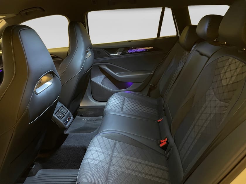Bild 5 av Volkswagen Passat Sportscombi TDI 200 DSG 4-M / R-line black / Drag / Värmare
