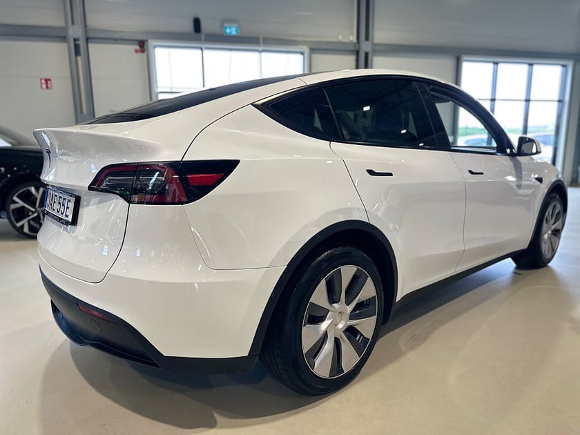 Bild 4 av Tesla Model Y Standard Range RWD 299hk / Dragkrok / MOMS