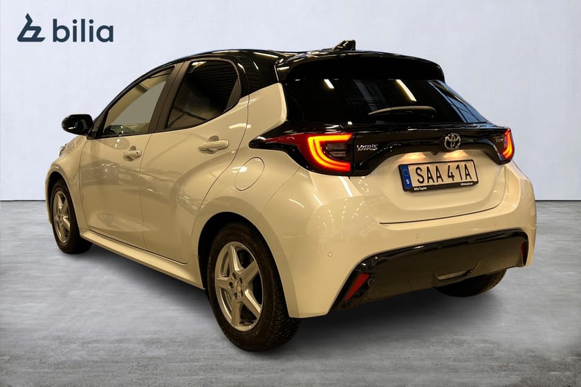 Bild 2 av Toyota Yaris Hybrid 130 1,5 5D PREM EDT BI-TONE PANORAMA