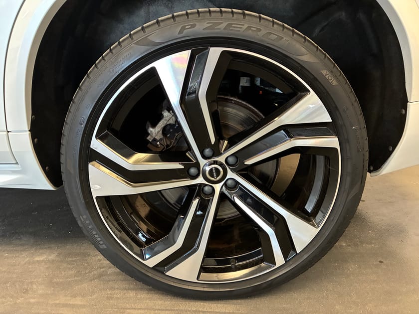 Bild 5 av Volvo XC90 B5 AWD Diesel Ultimate Dark / 360 Kamera / Dragkrok / Keyless / Bowers&Wilkins / Luftfjädring /