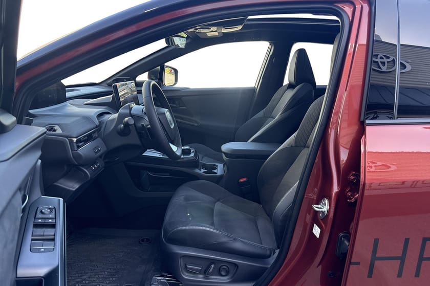 Bilde 3 av Toyota C-HR+ Executive Panorama I AWD I H.feste