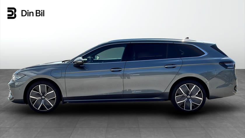 Bild 2 av Volkswagen Passat Variant eHybrid 272 DSG6 R-LINE Swe edition Leasing