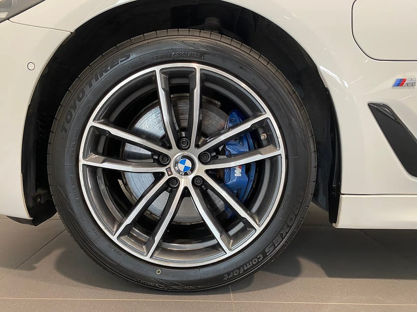 Bild 3 av BMW 530e Touring M-Sportpaket Parkeringsassistent Drag