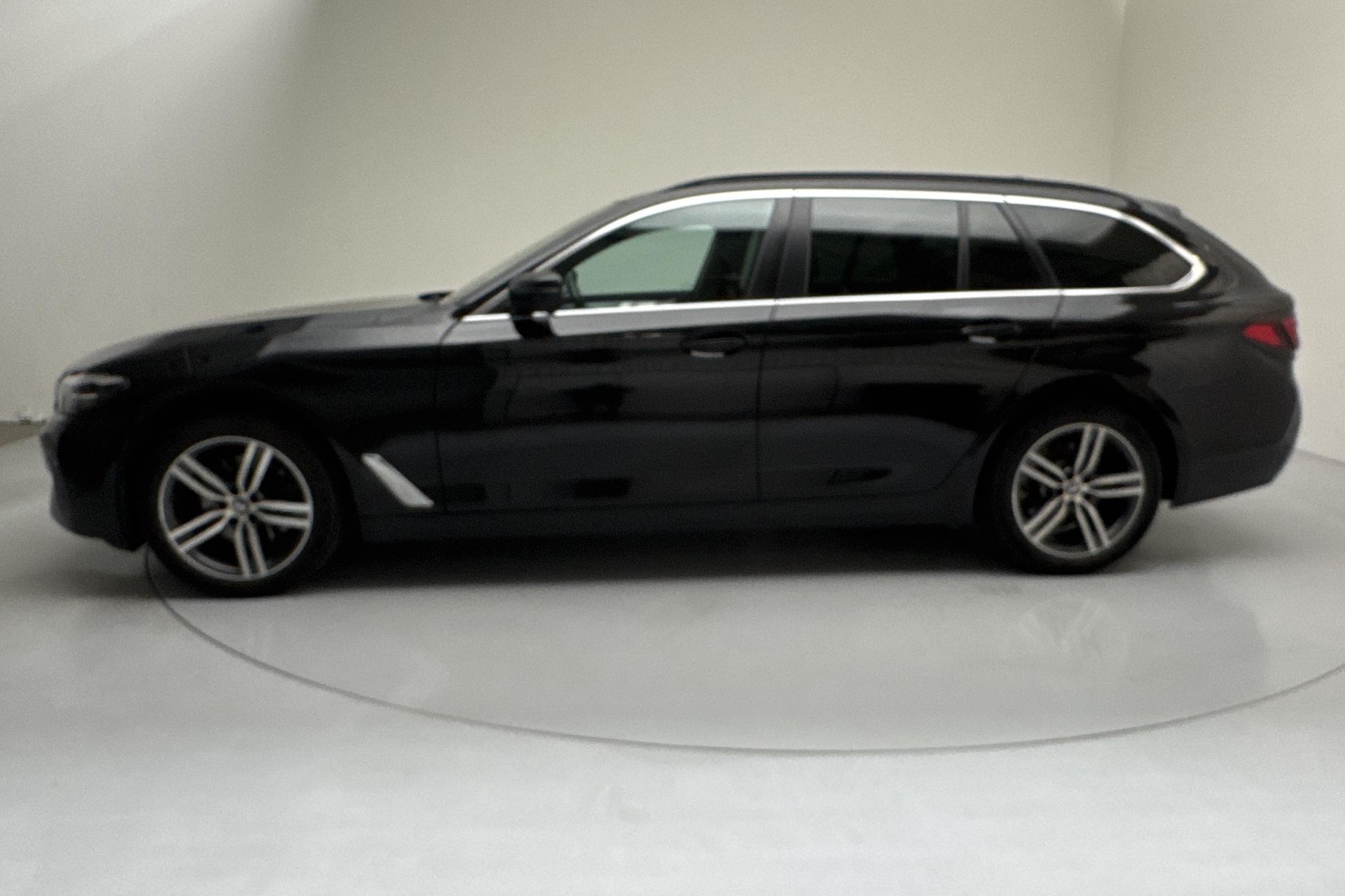 BMW 520 d xDrive Touring 2022, bild 2/10