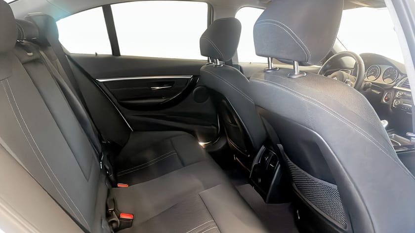 Bild 5 av BMW 330e Sedan Rattvärme HUD Farthållare PDC