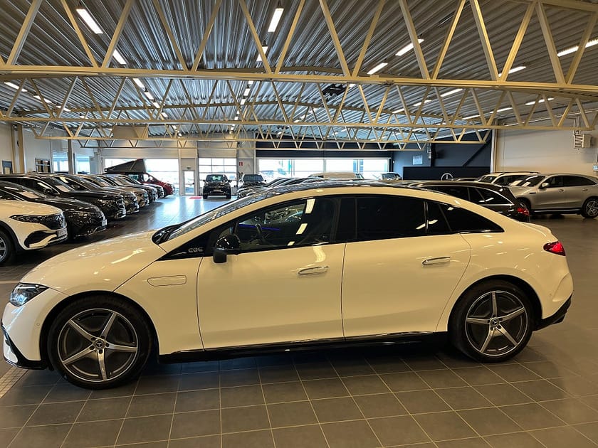 Bild 4 av Mercedes-Benz EQE 300 AMG Line / Pano / Night /