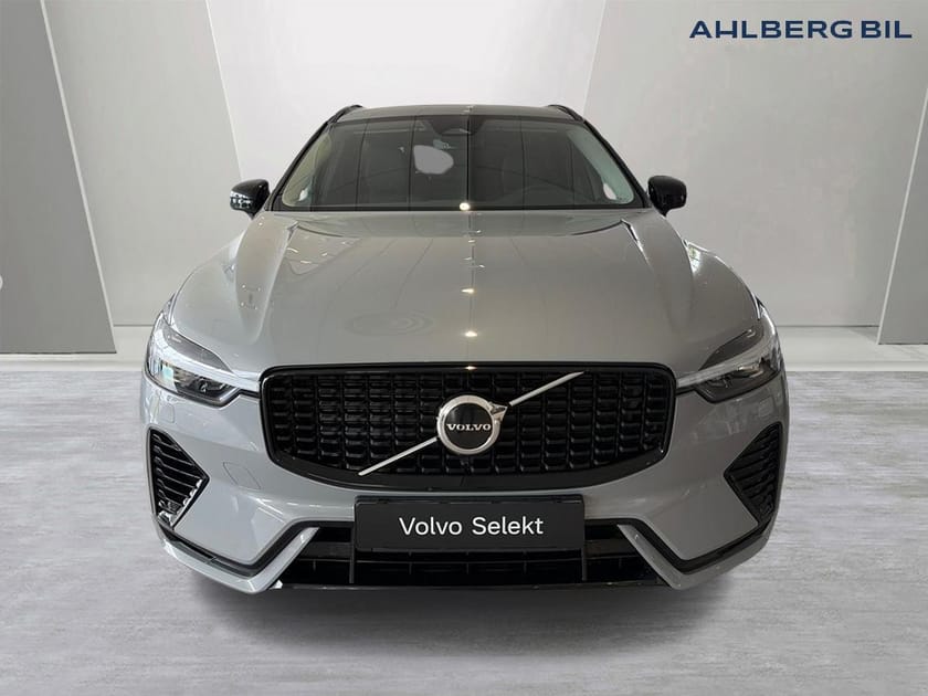 Bild 4 av Volvo XC60 Recharge T6 II Plus Dark Edition, Dragkrok Halvautomatisk, Parkerinsgkamera Bak, Baklucka Elmanövrerad, Google Maps