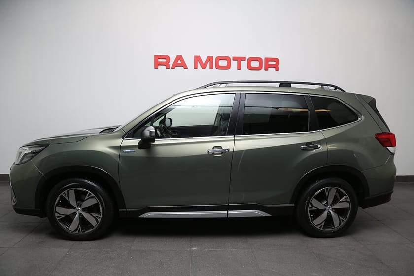 Bild 3 av Subaru Forester e-Boxer 2,0i Summit AWD H/K Taklucka Skinn Dragkrok