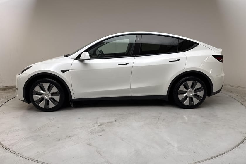 Bild 2 av Tesla Model Y Long Range AWD Dual Motor Läder Drag