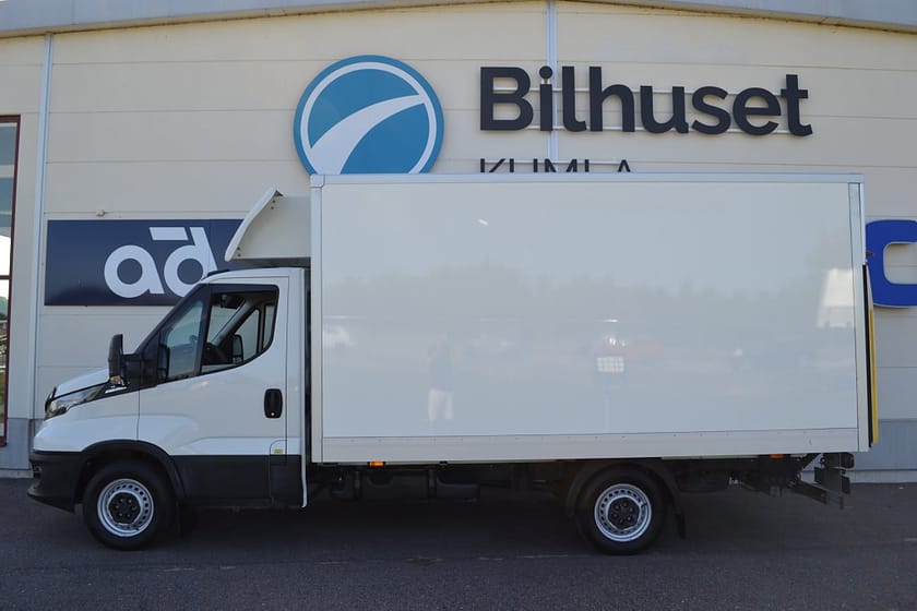 Bild 2 av Iveco Daily 35-140 Chassi Cab 2.3 JTD 136hk Automat EU6 Backkamera V-Hjul 18m3 Skåp