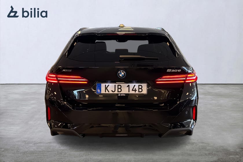 Bild 4 av BMW 530e xDrive Touring M Sport / B&W / 360 / Drag / Adaptiv / Rattvärme