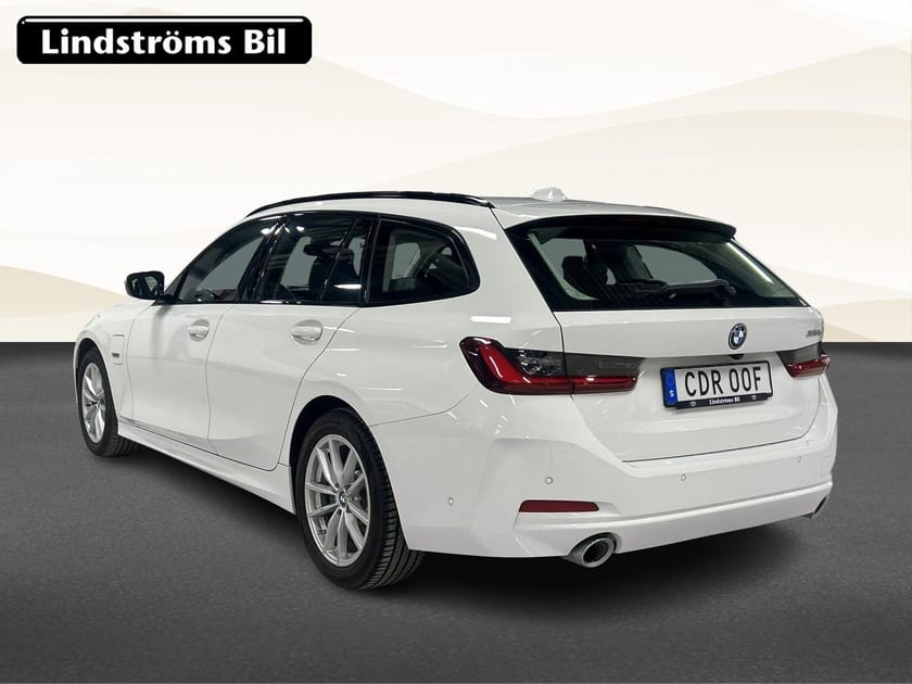 Bild 4 av BMW 330e Touring Plug-in Hybrid Sommar/Vinterhjul