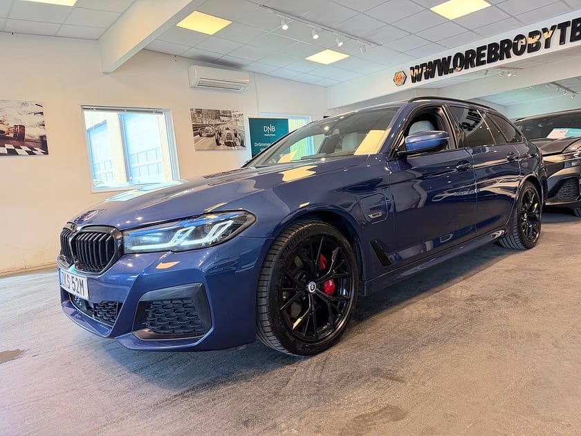 Bild 2 av BMW 530e xDrive Touring M Sport Laser HUD H/K Pano Drag Gps UNIK
