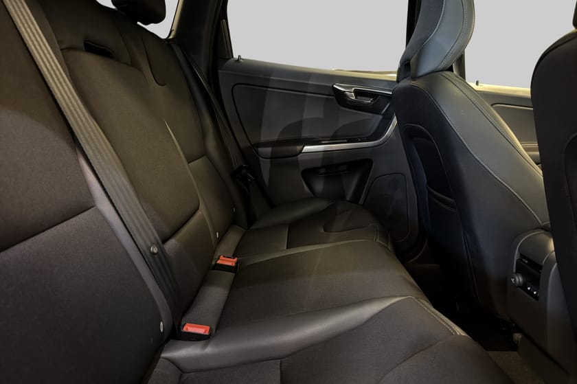Bild 5 av Volvo XC60 D4 AWD Classic Momentum D-Värmare Pano Kamera