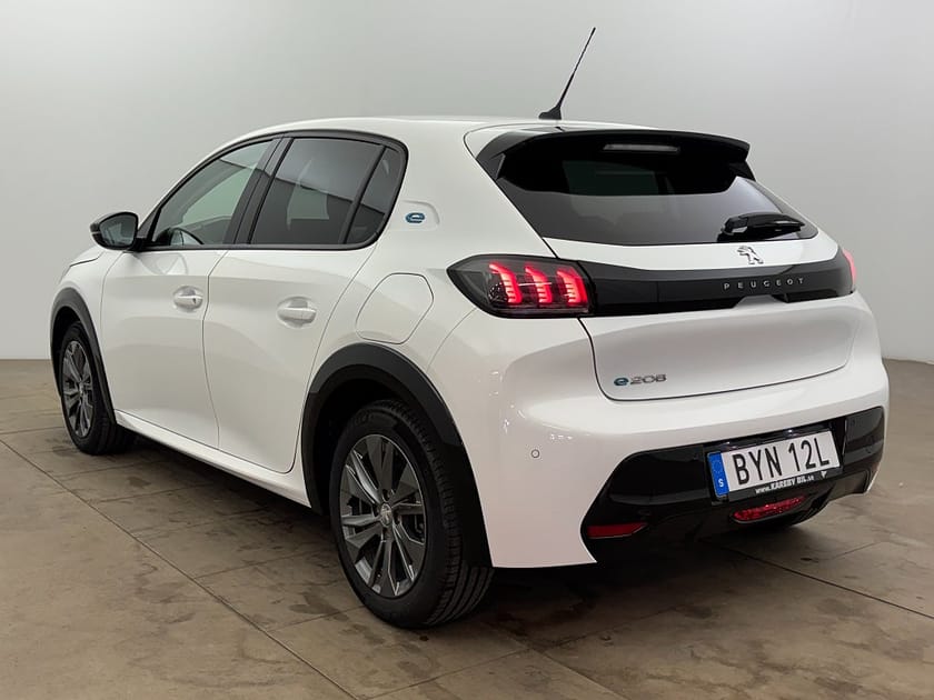 Bild 4 av Peugeot e-208 Allure 50kWh 136hk Backkamera Carplay Delskinn