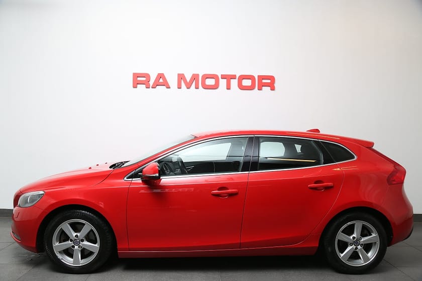Bild 3 av Volvo V40 T2 Momentum 120hk