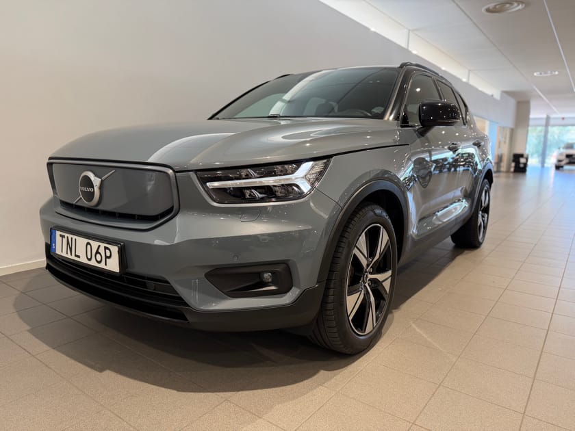 Bild 1 av Volvo XC40 Recharge Plus Minnesstol / dragkrok / adaptiv farthållare / backkamera / sensorer fram och bak / automatisk baklucka /