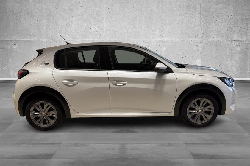 Bilde 4 av Peugeot e-208 e-Allure / 136HK / NY SERVICE / CARPLAY / R.KAM / DAB