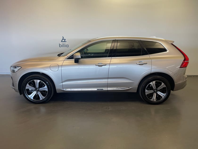 Bild 2 av Volvo XC60 T6 Plus Bright/ Navigation/ Harman Kardon/ Panorama tak/ Drag krok/ 10.000kr Tillbehör/