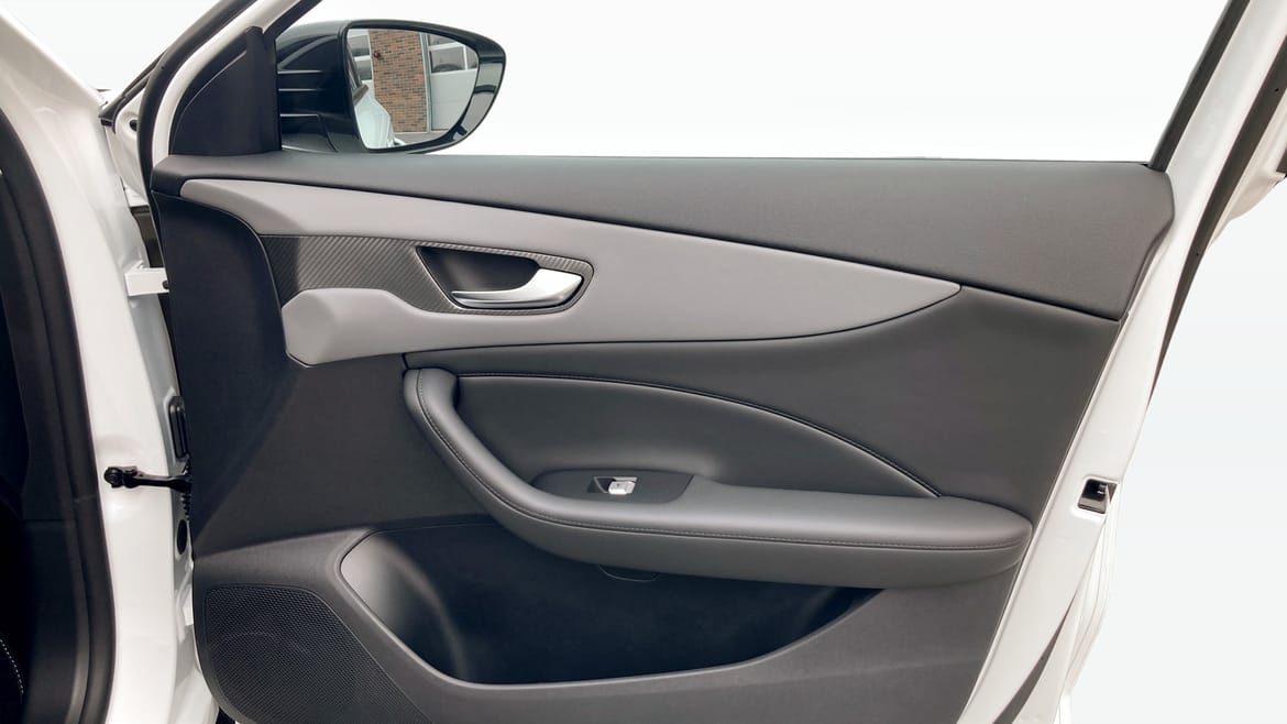 MG S5 EV Long Range 64 kWh, 231ps, 2025