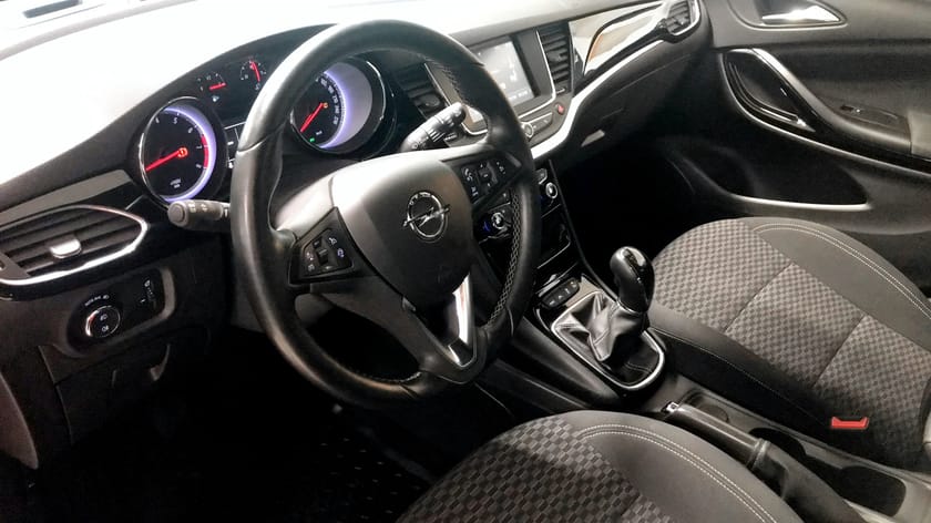 Bild 4 av Opel Astra DYNAMIC 5-DÖRRARS KOMBIKUPÉ 1.4 TURBO 125 PDC 3,95%